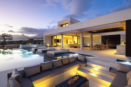 Seanatra Eleni Seaviews w/ Maid Service by etouri