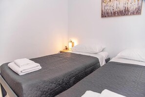 3 bedrooms, iron/ironing board - Sotiris apartment - a welcoming base in the heart of the Garitsa area (Corfu)