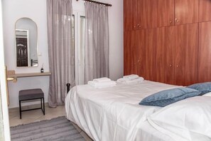 3 habitaciones y tabla de planchar con plancha 