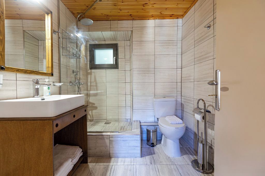 Een douche, een haardroger, handdoeken