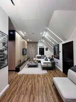 Economy Room, Balcony, City View | Living area