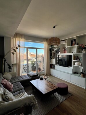 Living area - On the Old Port, outside Bonne Mère view (Marseille)