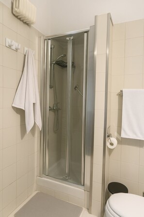 A bathroom with a glass-enclosed shower, a toilet, and a sink. - Verdant Escape Corfu (Corfu)