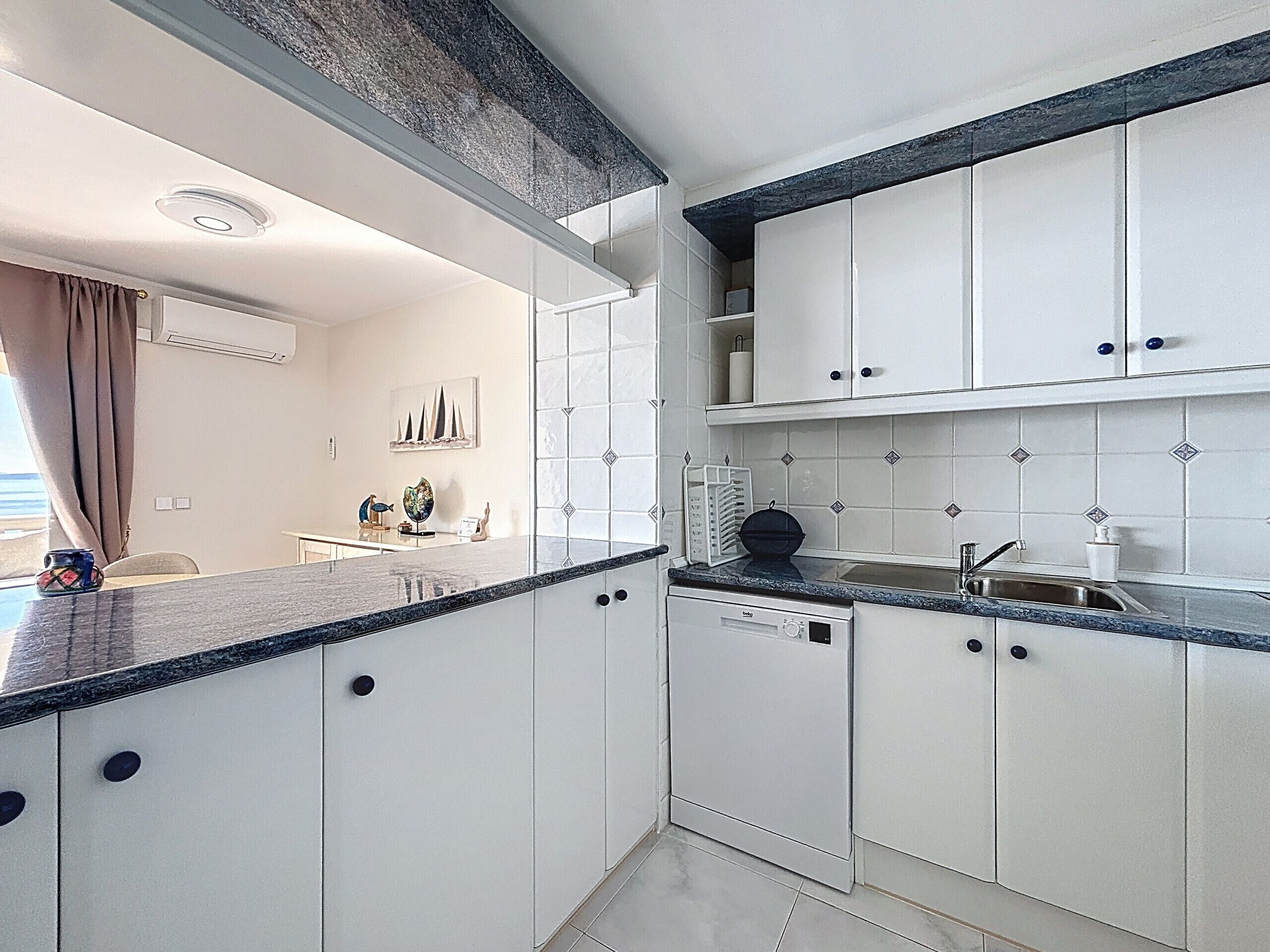 Refrigerador, microondas, horno y lavavajillas 