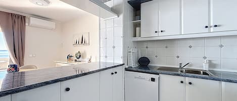 Refrigerador, microondas, horno y lavavajillas