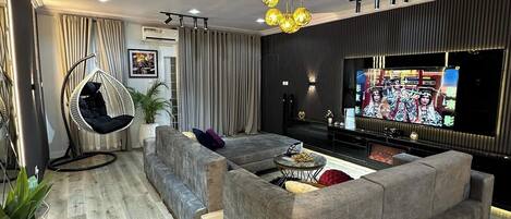 Economy Room, Balcony, City View | Living area