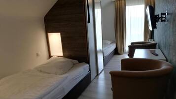 1 bedroom, desk, free WiFi