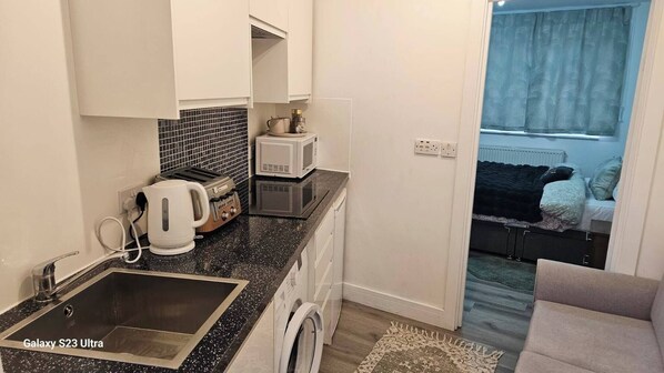 Unclassified image, 1 of 6, button