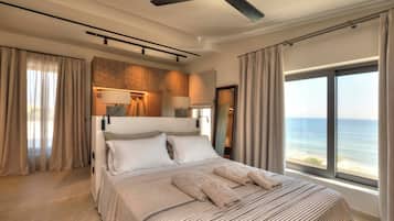 Tabla de planchar con plancha, wifi gratis y ropa de cama