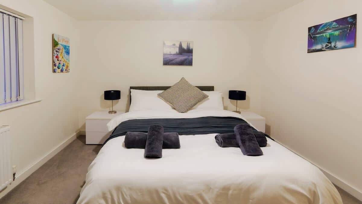 2 bedrooms, iron/ironing board, travel cot, free WiFi