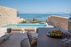 Outdoor dining - Aáshna Suite Callisti, Villa (Aegina)