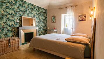 1 bedroom, iron/ironing board, bed sheets, wheelchair access