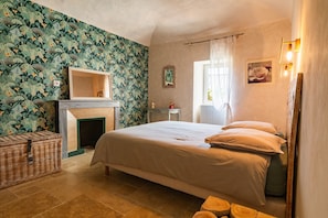 1 bedroom, iron/ironing board, bed sheets, wheelchair access