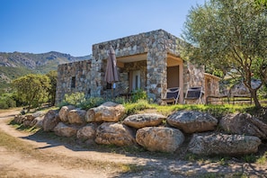 Exterior - COMFORTABLE HOME IN THE HEART OF NATURE (Urtaca)