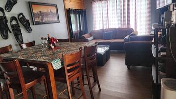 Cabin, 2 Bedrooms, Smoking, Balcony | Dining room