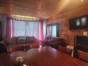 Cabin, 2 phòng ngủ, hút thuốc, ban công | Phòng khách | Sách 