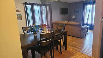 Apartment, 2 Bedrooms, Smoking, Balcony | Dining room