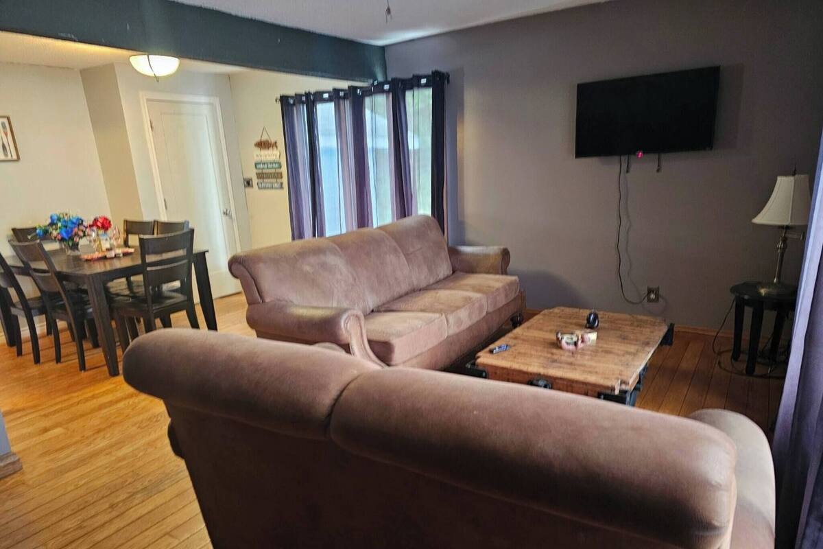 Departamento, 2 habitaciones, para fumadores, balcón | Sala de estar | Libros