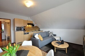 TV, stereo - Haus Pithan - House Pithan in Werdum - Holiday home with garden, WLAN and 4 (Werdum)