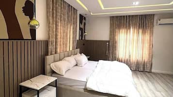 Quarto família, sacada, vista para a cidade