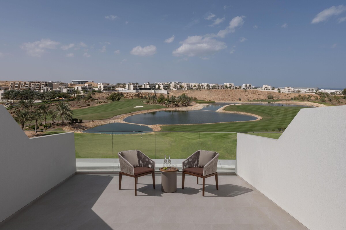 Habitación Deluxe, Terraza, vista al campo de golf | Minibar, cortinas blackout y insonorización