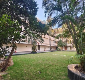 Unclassified image, 5 of 6, button - HOTEL OASIS SURAT PVT. LTD. (Surat)