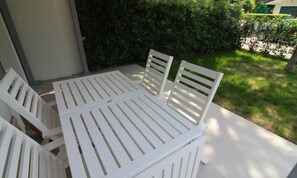 Vila, 3 kamar tidur, balkon, pemandangan kebun | Tempat makan outdoor