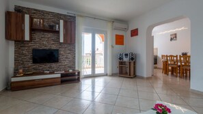 TV - Apartman Benni by Villas Guide (Vodnjan)