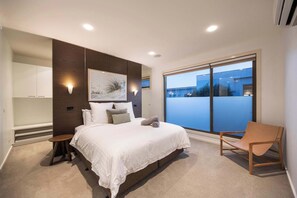 4 bedrooms, iron/ironing board, travel cot, WiFi - Bella Vista Mornington Esplanade (Mornington)