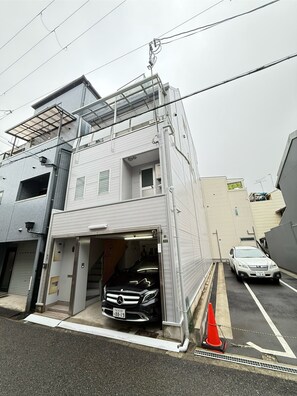 Exterior - Direct from KIX ・Namba・Shinsaibashi Subway 5 minutes away! 15 min. from USJ, ideal as a base for visiting Nara, Kyoto, and Kobe/Wi-Fi (大阪市大正区三軒家西1-14-22)