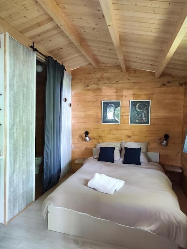 Chalet Confort, animaux de compagnie acceptés, vue lac