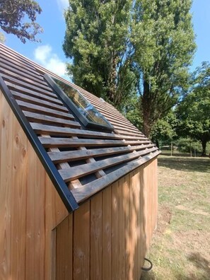 Dortoir Partagé, en bord de lac | Enceinte de l’hébergement