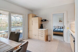 Dining - Idyllic lakeside cottage (Bockhorn)