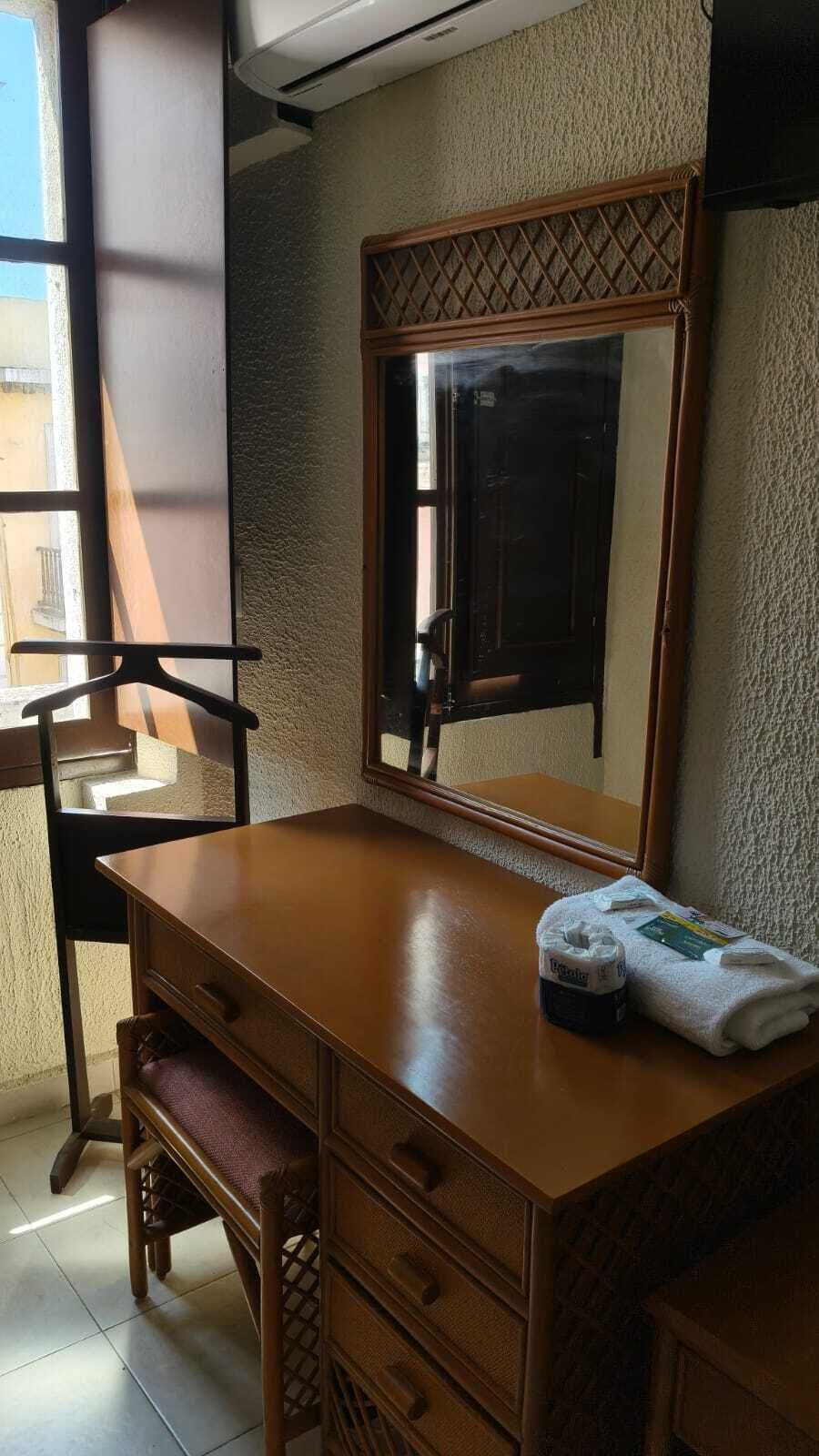 Habitación estándar | Escritorio, sistema de insonorización, wifi gratis y ropa de cama
