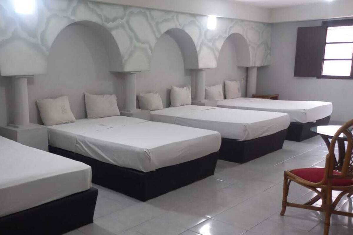 Family Room, Multiple Beds