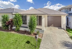 Exterior - Tennela Haven North Lakes (North Lakes)
