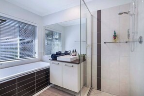 Bathroom - Tennela Haven North Lakes (North Lakes)