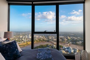 Iron/ironing board, travel cot, WiFi, bed sheets - Skylight Brisbane Apartment (Brisbane City)