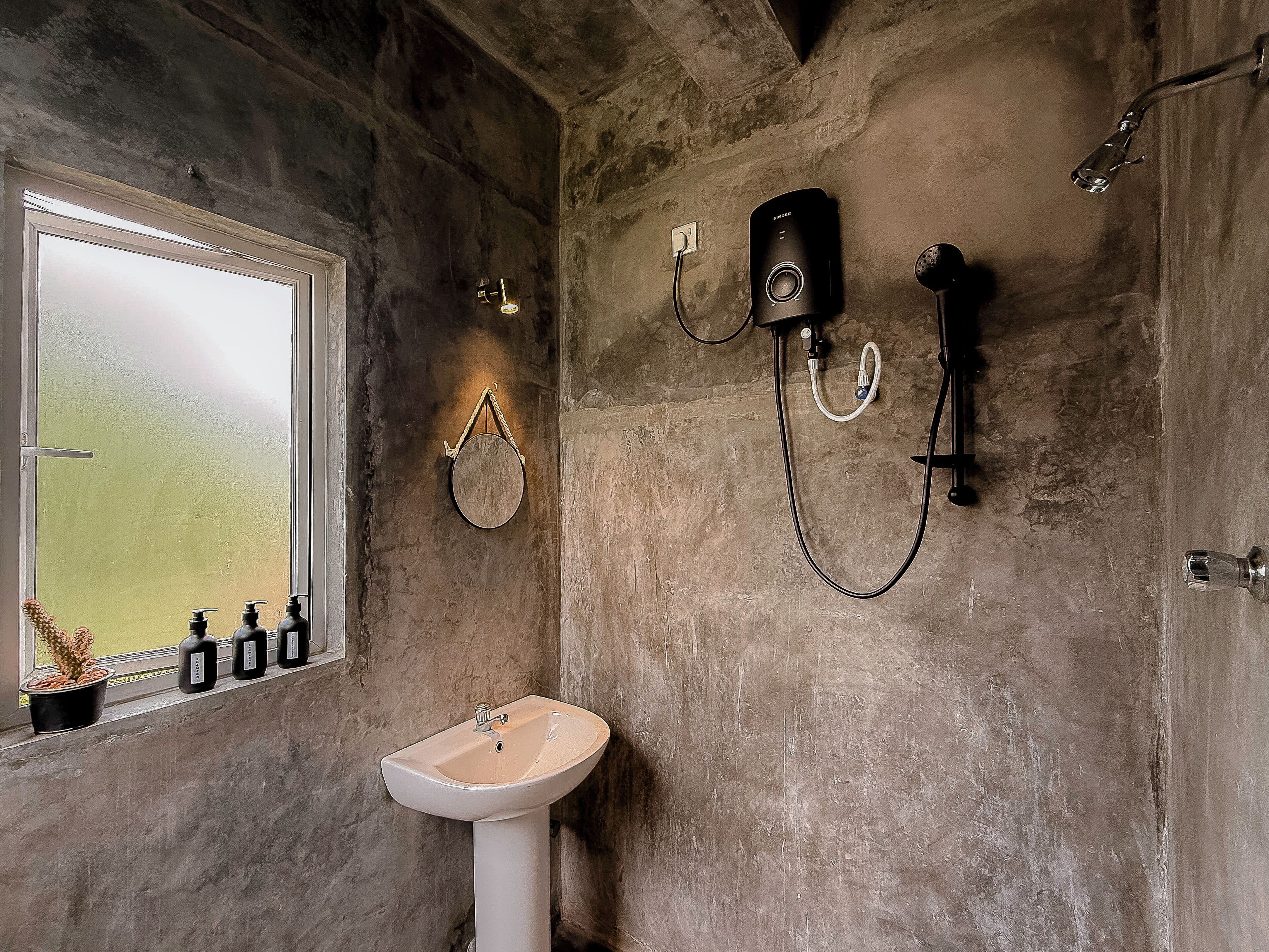 豪華雙人房, 陽台, 花園景觀 | 浴室 | 淋浴設備、毛巾、洗髮精、衛生紙