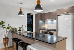 Luokittelematon kuva, 5 kautta 10, painike