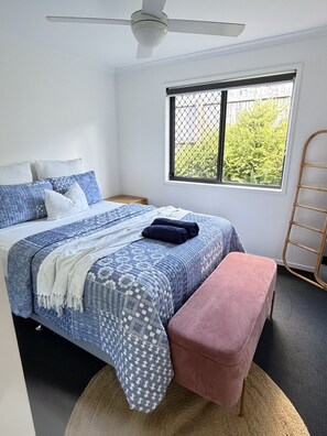 4 bedrooms, iron/ironing board, free WiFi, bed sheets - JOT Luxe Haven Narangba QLD (Narangba)