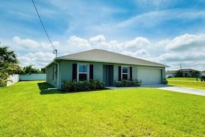 Exterior - Perfect Family Stay | 3BR/2BA Home in Cape Coral (Cape Coral)