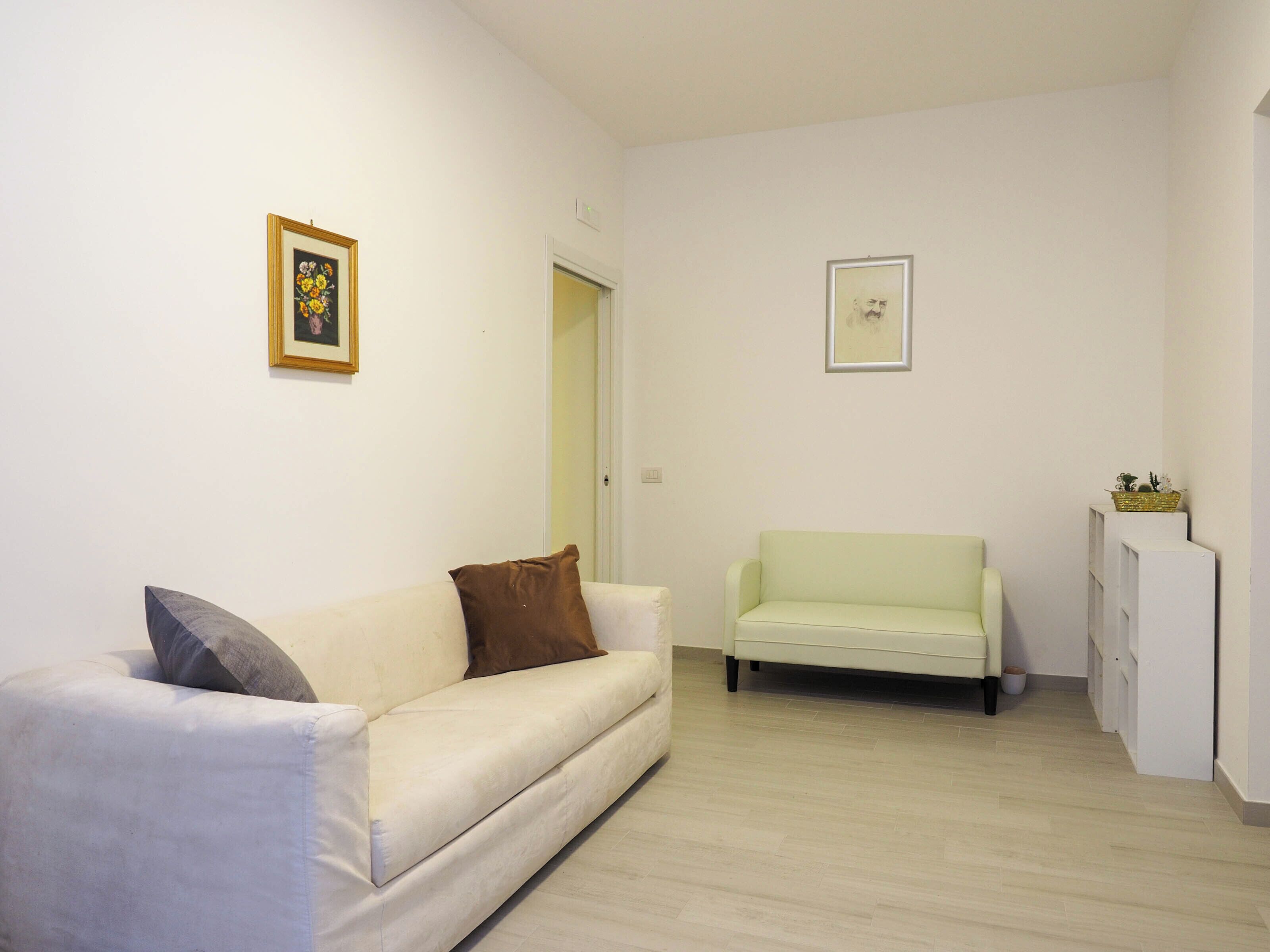 Chambre, balcon | Coin séjour