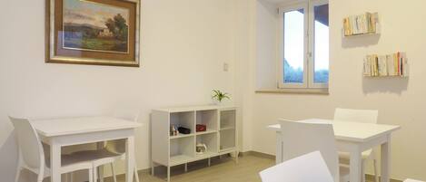 Room, Balcony | Tempat makan