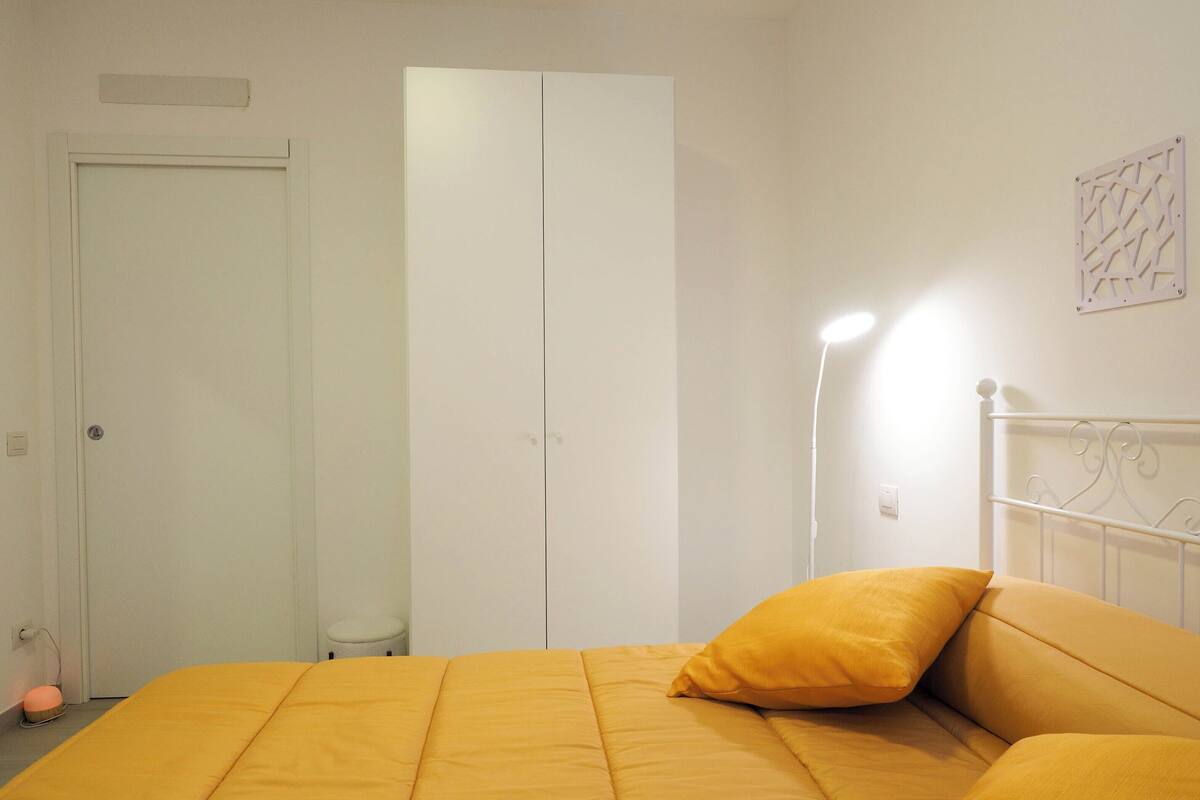 Phòng, ban công | Bàn