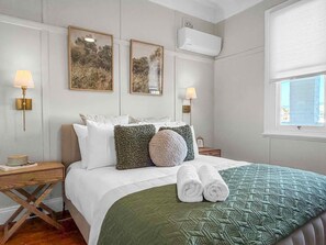 3 habitaciones, tabla de planchar con plancha, internet y ropa de cama 