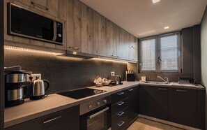 Fridge, microwave, oven, stovetop - Acropolis Luxury Living, Bill & John Apartments & Villas (Athens)
