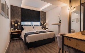 2 bedrooms, desk, travel cot, free WiFi - Acropolis Luxury Living, Bill & John Apartments & Villas (Athens)