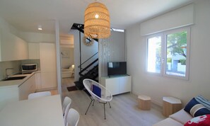 วิลล่า, 3 ห้องนอน, ระเบียง, วิวสวน | ห้องนั่งเล่น