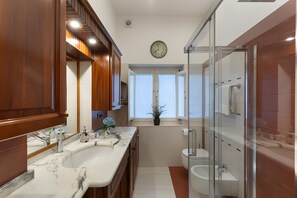 Luokittelematon kuva, 4 kautta 30, painike